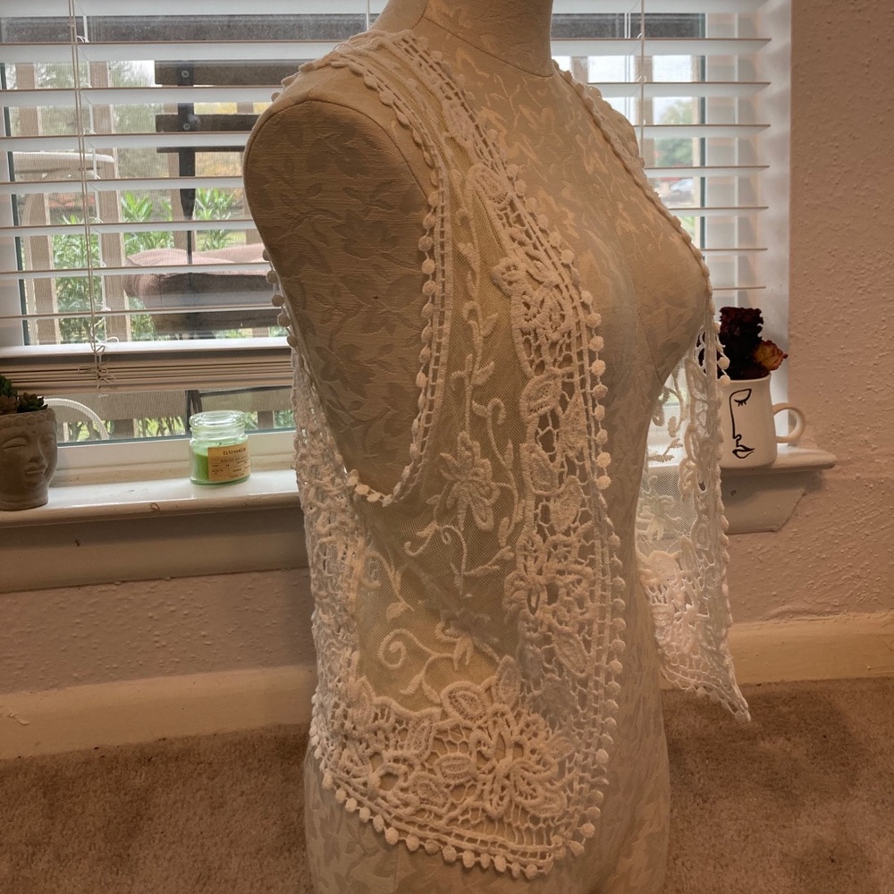 Laced article - Picture 2 of 3